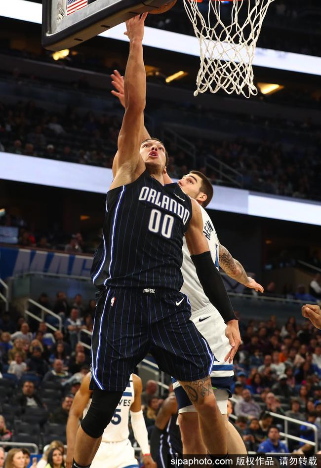 黄蜂后卫戈登当家出手，帮助球队取胜 